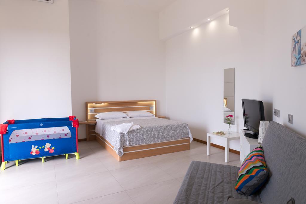 Lalena'S Garden Hotel Portopalo Di Capo Passero ภายนอก รูปภาพ